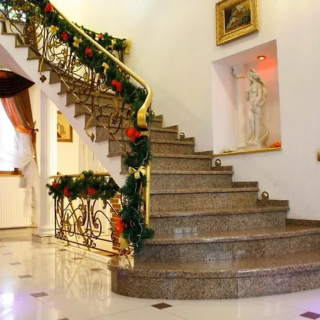 Rayske Yabloko 4* Lviv