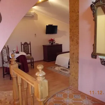 Rayske Yabloko 4* Lviv