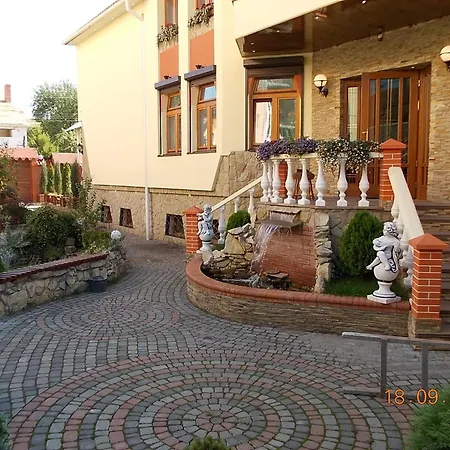 Rayske Yabloko Hotel
