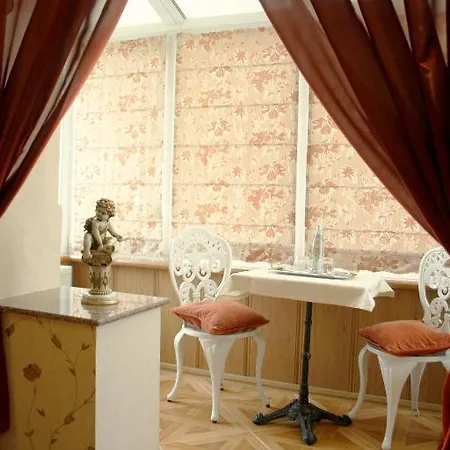 Rayske Yabloko Hotel Lviv