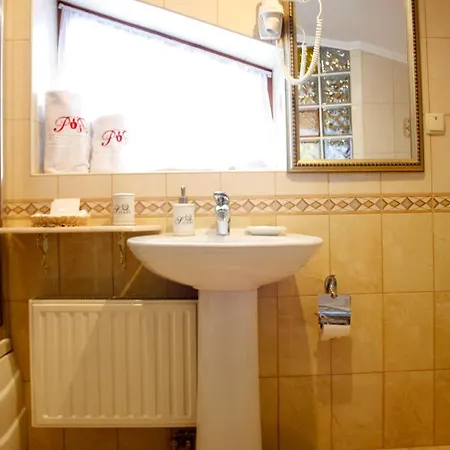 Rayske Yabloko Hotell 4*