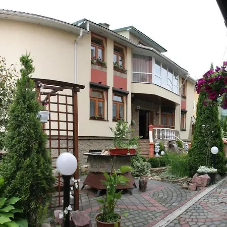 Rayske Yabloko Hotel 4*
