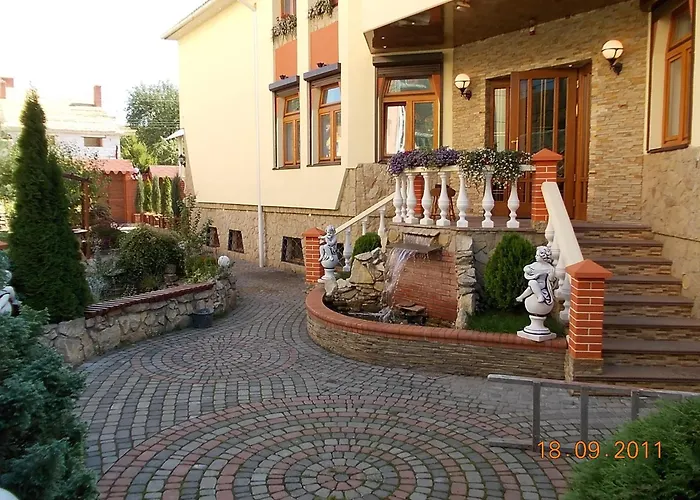 Rayske Yabloko Hotel