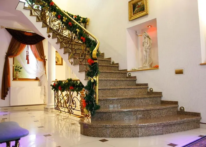 Rayske Yabloko 4* Lviv