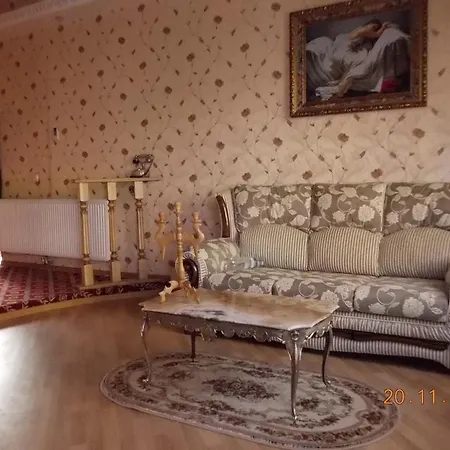 Rayske Yabloko Hotel Leópolis