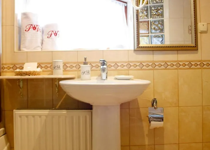 Rayske Yabloko Hotel 4*